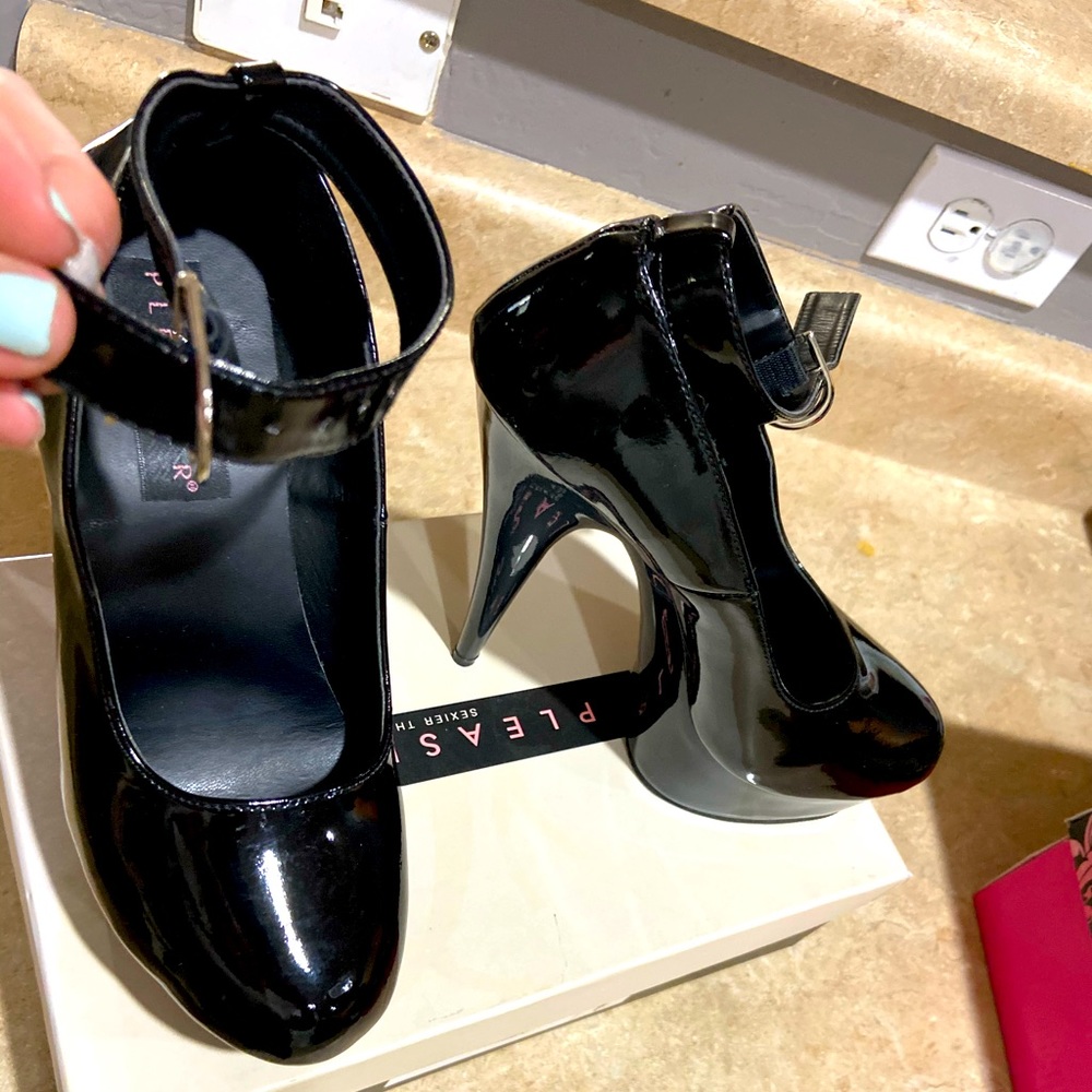 Size 7 Ankle Strap 6” Heel Pumps